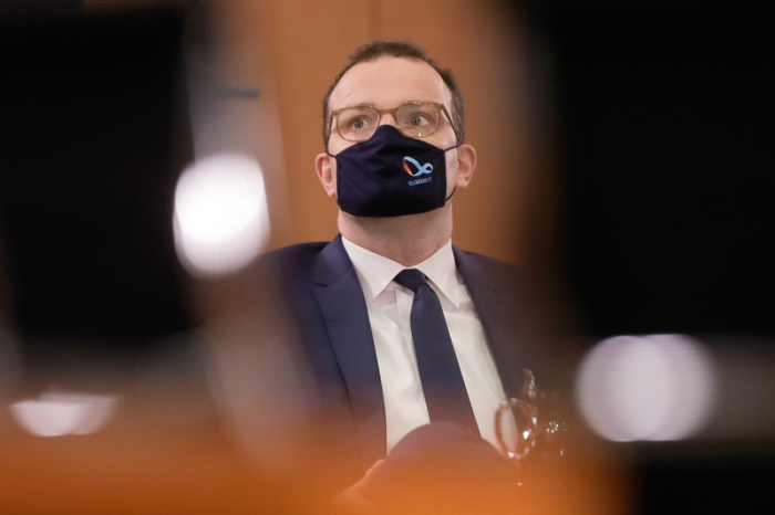 Bundesgesundheitsminister Jens Spahn (CDU) mit Mund-Nasenschutz während einer Sitzung des Bundeskabinetts im Kanzleramt. Foto: Markus Schreiber/Ap-pool/dpa