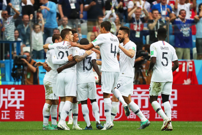 Die Spieler Frankreichs feiern ihre 2: 0-Führung. Foto: epa/Vassil Donev