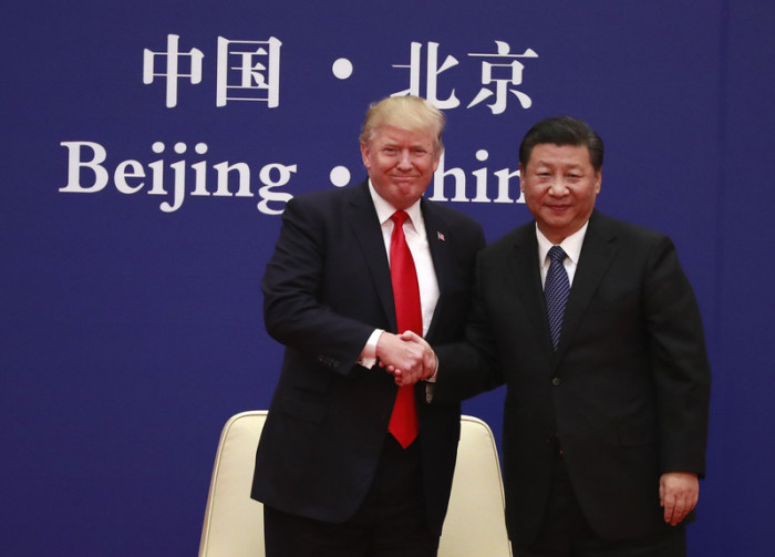 US-Präsident Donald J. Trump (L) und sein chinesisches Pendant Xi Jinping (R). Foto: epa/How Hwee Young