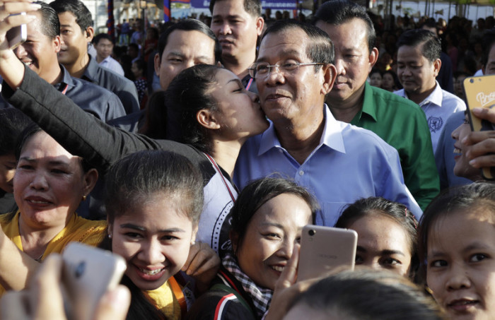  Kambodschanischer Premierminister Hun Sen (M.). Foto: epa/Mak Remissa