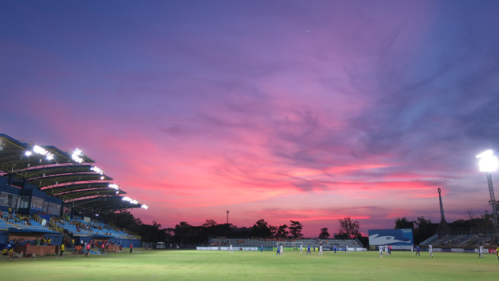Pattayas Stadion in der Abenddämmerung. Foto: www.thai-fussball.com / Wikimedia