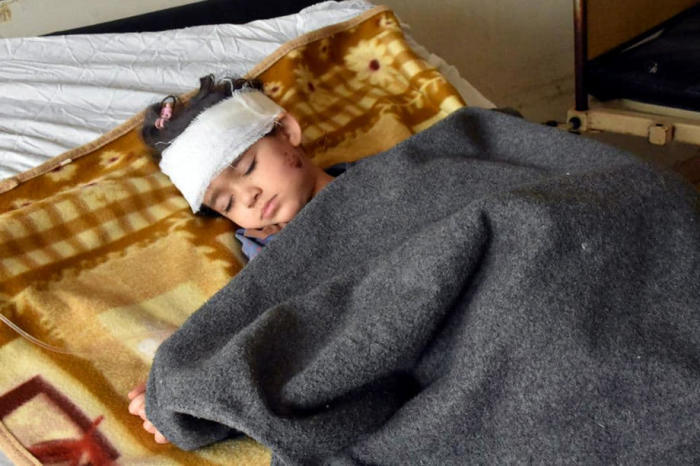 Die offizielle Syrian Arab News Agency (SANA) zeigt ein angebliches Opfer, das nach einem angeblich israelischen Angriff auf Hama in einem Krankenhaus behandelt wird. Foto: epa/Sana Handout