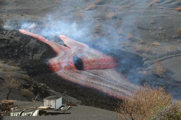 Lavastrom aus dem Vulkan Cumbre Vieja auf La Palma, Kanarische Inseln. Foto: epa/Involcan Handout