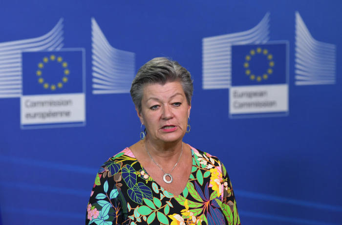 Die schwedische EU-Kommissarin für Inneres, Ylva Johansson, spricht während einer Pressekonferenz. Foto: epa/John Thys