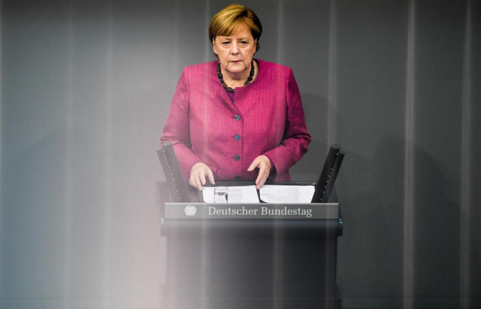 Deutsche Bundeskanzlerin Angela Merkel gibt ihre regierungspolitische Erklärung während einer Sitzung des Deutschen Bundestages in Berlin ab. Foto: epa/Filip Singer