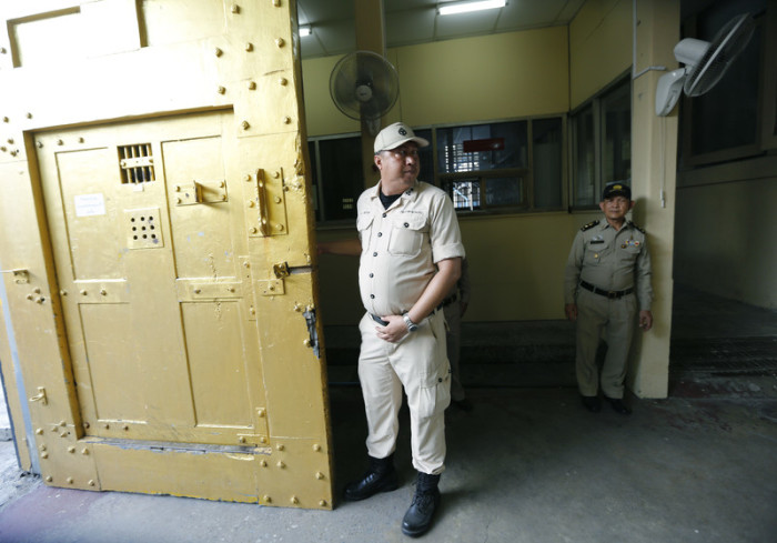 Wärter in der Hochsicherheits-Haftanstalt Bang Kwang, auch bekannt als „Bangkok Hilton“. Foto: epa/Narong Sangnak