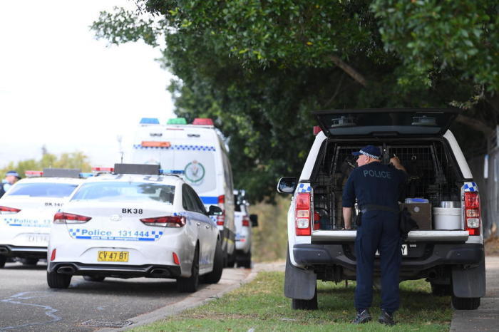 New South Wales Die Polizei von New South Wales setzt ihre Ermittlungen am Schauplatz einer Drive-by-Schiesserei im Condell Park fort. Foto: epa/Aap