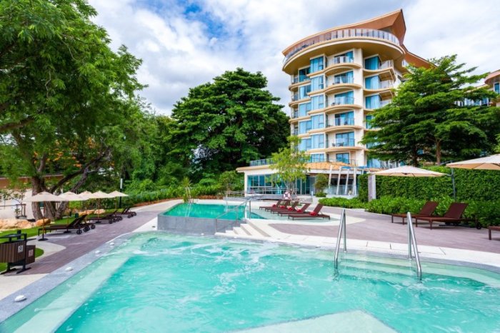Neben modernen Zimmern mit allen Annehmlichkeiten punktet das Hotel mit gleich mehreren Pools und direkter Strandlage. Foto: Centara Hotels & Resorts