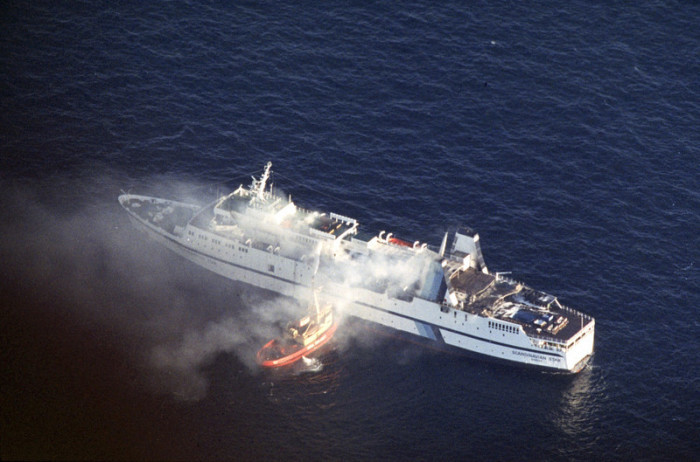 Die Kreuzfahrt-Fähre Scandinavian Star, nachdem in internationalen Gewässern ein Feuer an Bord des Schiffes ausgebrochen war. Archivfoto: epa/PER LOCHEN