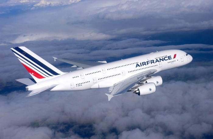 Ein Airbus A380 der Fluggesellschaft Air France. Ab Montag ist mit Benjamin Smith ein neuer Chef für die Geschicke der Airline verantwortlich. Foto: epa/H Gousse/AIRBUS