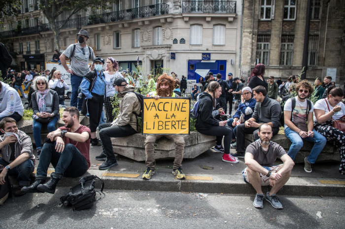 Demonstration gegen den Gesundheitspass in Paris. Foto: epa/Christophe Petit Tesson