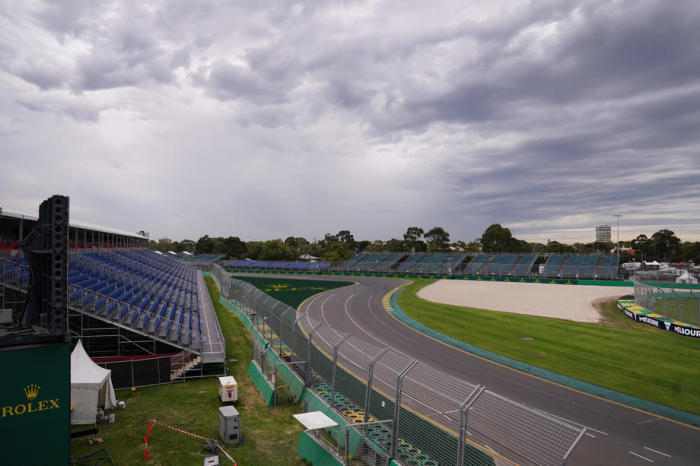 Ein Blick auf die erste Kurve nach der Absage des Formel 1 Grand Prix von Australien 2020 auf dem Albert Park Circuit in Melbourne. Foto: epa/Michael Dodge