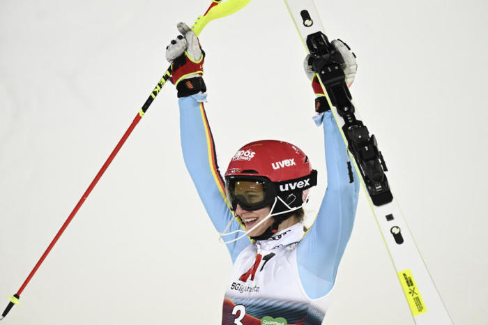 Die deutsche Lena Dürr reagiert nach dem zweiten Lauf des Slaloms der Damen beim FIS Alpinen Skiweltcup in Schladming. Foto: epa/Christian Bruna