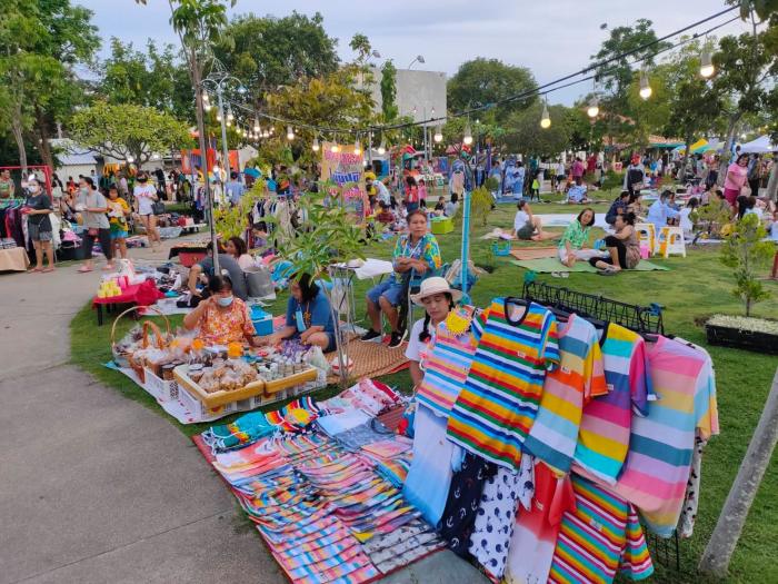 Im Hua Hin Queens’s Park wird ein neuer Freitagsmarkt ausgerichtet. Foto: Hua Hin Today
