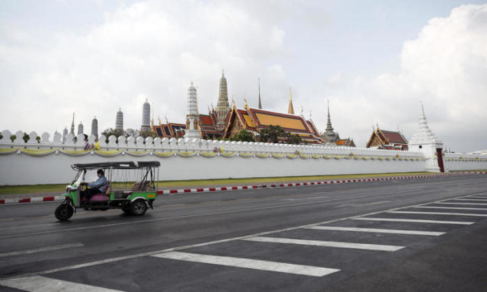 Mit dem Königspalast und Wat Phra Kaeo haben derzeit zwei der wichtigsten Sehenswürdigkeiten Bangkoks geschlossen. Foto: epa/Rungroj Yongrit