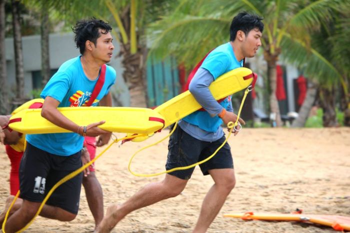 Rettungsschwimmer bei einem Wettkampf auf Phuket. Foto: The Thaiger