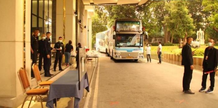 Nach einem zweiwöchigen Quarantäne Aufenthalt in Pattaya konnten 167 Thais nach Hause gehen. Foto: The Pattaya News