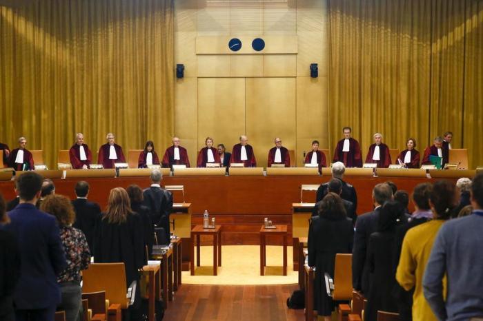 Die Richter des Gerichtshofs treffen zu einer Anhörung vor dem Europäischen Gerichtshof (EuGH) in Luxemburg ein. Foto: epa/Julien Warnand