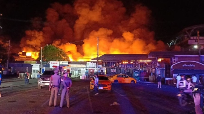 Auf einem populären Nachtmarkt entfachte am Donnerstag ein Großbrand. Foto: The Nation