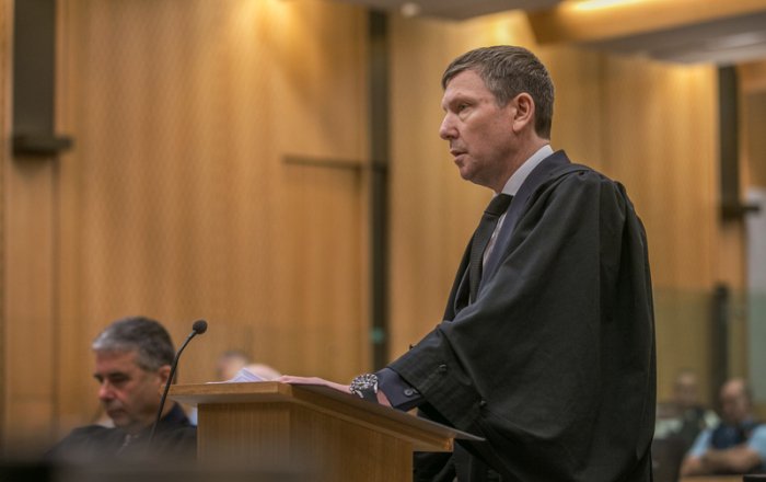 Barnaby Hawes, Staatsanwalt, liest am Obersten Gerichtshof während der Verurteilung von Brenton Tarrant eine Zusammenfassung der Anklagepunkte vor. Foto: John Kirk-Anderson/Fairfax/dpa