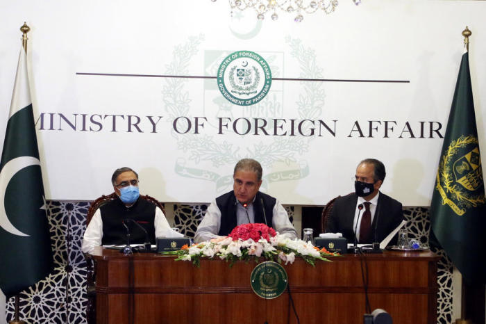 Der pakistanische Außenminister Shah Mahmood Qureshi spricht die aktuelle Lage in Afghanistan an. Foto: epa/Sohail Shahzad