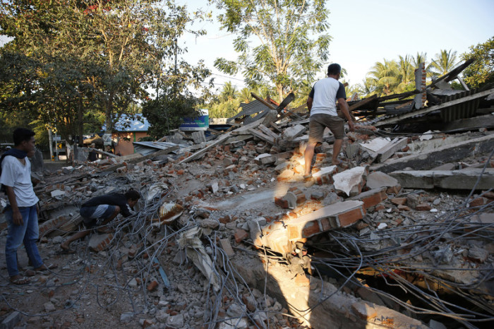 Das Erdbeben hinterließ auf Lombok schwere Schäden. Foto: epa/Adi Weda