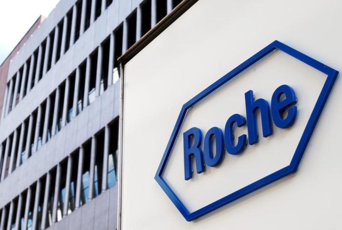 Ein Dateifoto mit dem Logo des Schweizer Pharmaherstellers Roche in Basel. Foto: epa/Steffen Schmidt