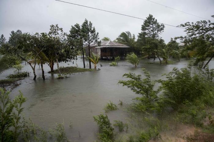 Das Haus in Bilwi, Nicaragua, wurde bei heftigen Regenfällen durch den Hurrikan Eta evakuiert. Foto: epa/Jorge Torres