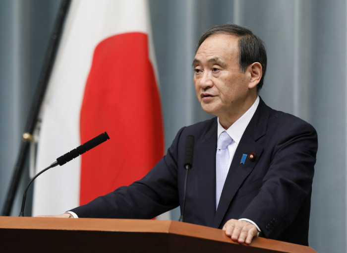 Yoshihide Suga, Japans oberster Kabinettssekretär, kündigt in der offiziellen Residenz des Premierministers in Tokio neu ernannte Kabinettsminister an. Foto: epa/Kimimasa Mayama