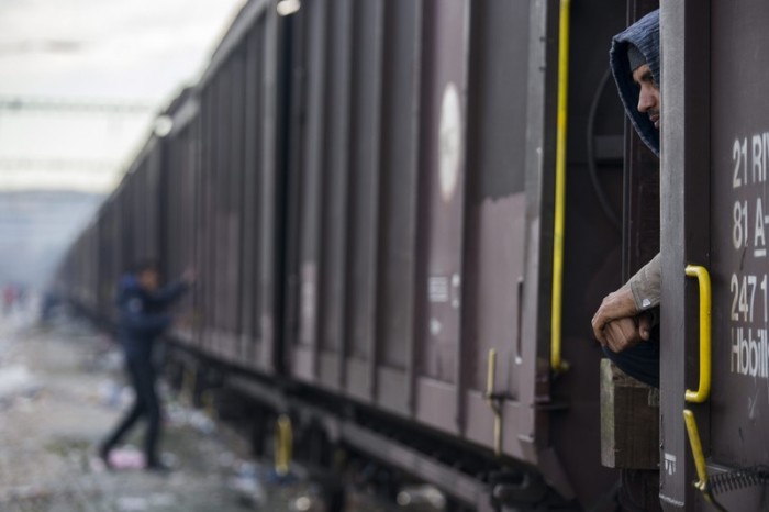 Flüchtlinge nutzten in der Vergangenheit immer wieder Güterzüge, um nach Österreich oder Deutschland zu gelangen. Foto: epa/Zoltan Balogh