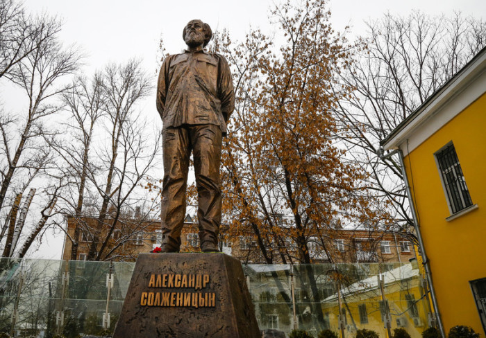 In Moskau wurde ein Denkmal für Alexander Solschenizyn enthüllt. Foto: epa/Alexander Zemlianichenko