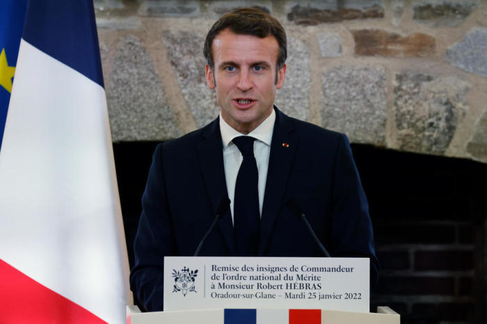 Der französische Präsident Emmanuel Macron in Saint-Leonard-De-Noblat. Foto: epa/Ludovic Marin