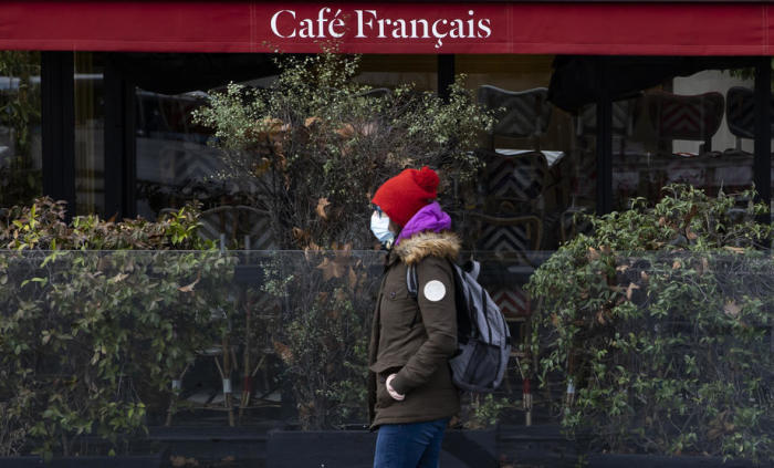 Der Pariser Alltag unter den restriktiven COVID-19-Maßnahmen. Foto: epa/Ian Langsdon