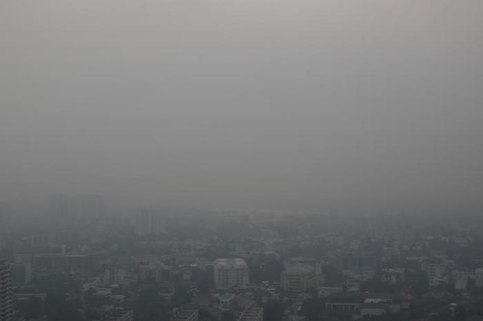 Smog-Glocke über Bangkok im Vorjahr. Foto: epa/Diego Azubel