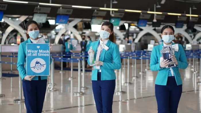 Auf Flughäfen, Bahnhöfen und Busbahnhöfen sowie an Bord von Flugzeugen, Bahnen und Bussen gilt Maskenpflicht.  Foto: Bangkok Airways