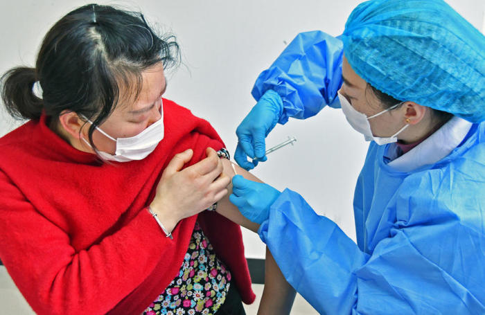 Die Impfung gegen COVID-19 von Sinovac Biotech in China. Foto: epa/Wen Tan