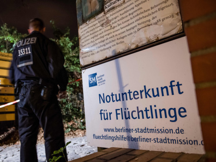 Ein 29 Jahre alter Bewohner der Flüchtlingsunterkunft in Berlin-Moabit ist von mehreren Polizisten angeschossen und tödlich verletzt worden. Die Beamten wollten den Mann an einem Messerangriff auf einen 27-jährigen Flüchtling hindern. Foto: Gregor Fischer