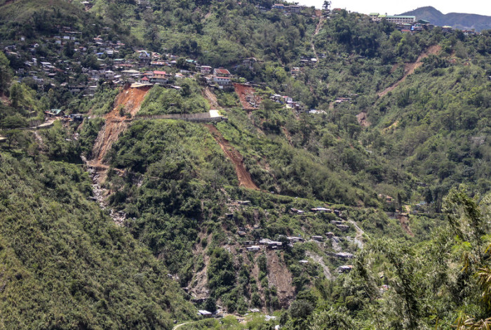 Die allgemeine Ansicht ein Erdrutsch verursacht durch Taifun Mangkhut in Loacan Dorf, Itogon Stadt, Provinz Benguet. Foto: epa/Nel Maribojoc