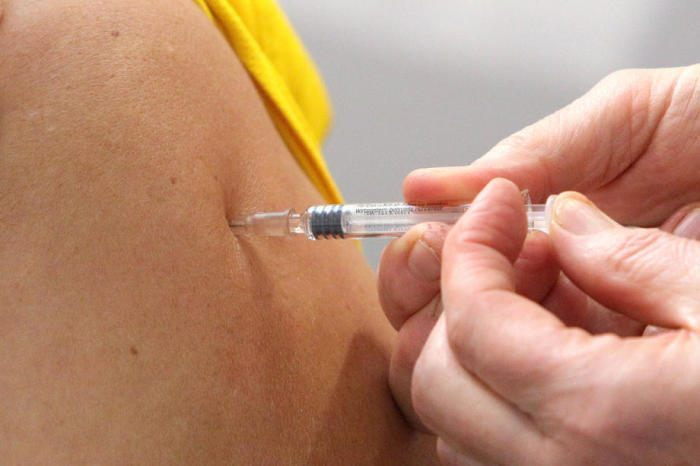 Wissenschaftler der Universität Oxford vermuten, dass sie einen funktionierenden Impfstoff gegen Covid-19 gefunden haben. Foto: epa/Omer Messinger