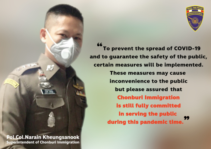Pol. Col. Narain Kheungsanook, Superintendent der Chonburi Immigration, bittet die Besucher um Verständnis für die Maßnahmen zum COVID-19-Schutz. Foto: Chonburi Immigration Pattaya