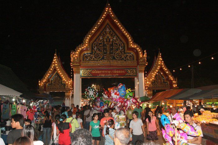 Eine Woche lang wird im Wat Chalong wieder ausgelassen gefeiert. Foto: The Thaiger