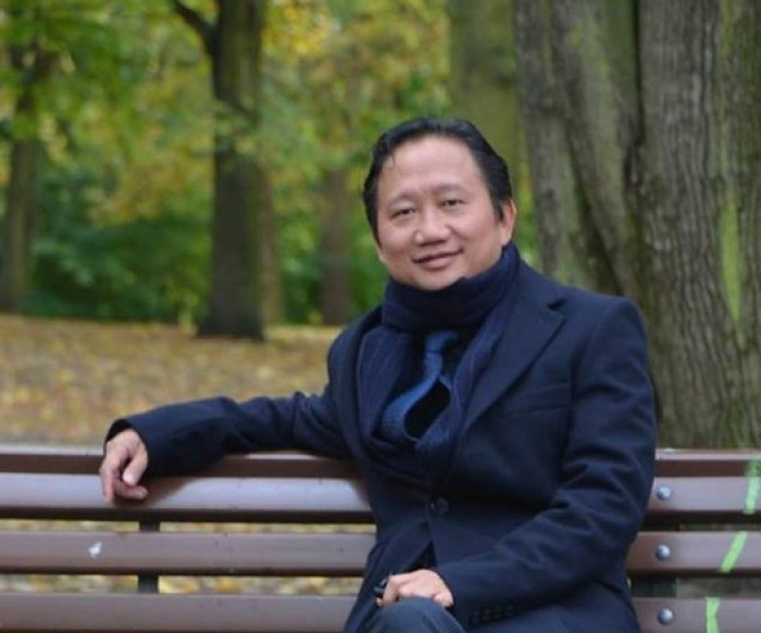 Trinh Xuan Thanh, ein Geschäftsmann und ehemaliger Funktionär von Vietnams Kommunistischer Partei (KP), sitzt in Berlin auf einer Parkbank (undatierte Aufnahme). Foto: dpa/---/Privat