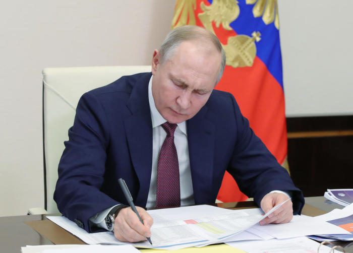Der russische Präsident Wladimir Putin leitet eine Regierungssitzung. Foto: epa/Michail Klimentyev/sputnik/kreml