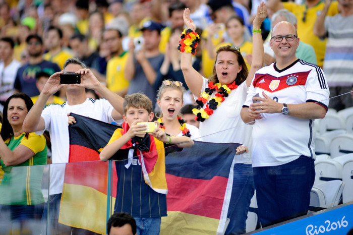  Jubel bei den deutschen Fußballfans. Foto: epa/Alan Morici