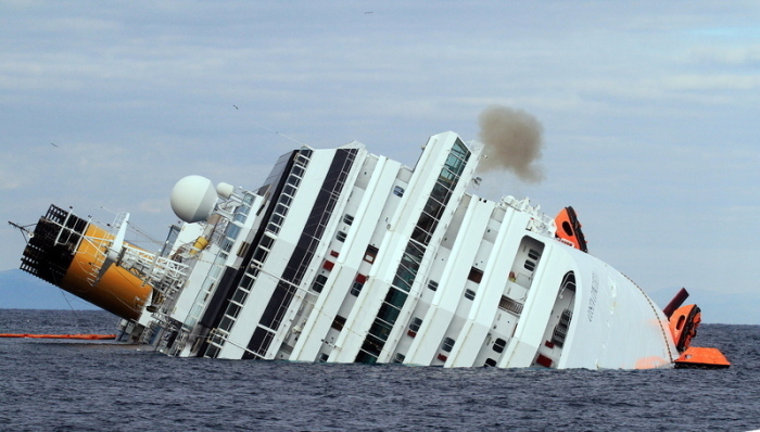 Am 13. Januar 2012 hatte das Schiff einen Felsen vor der italienischen Insel Giglio gerammt. An Bord waren mehr als 4200 Passagiere und Besatzungsmitglieder. 32 Menschen starben - unter ihnen 12 Deutsche. Archivfoto: Enzo Russo/dpa
