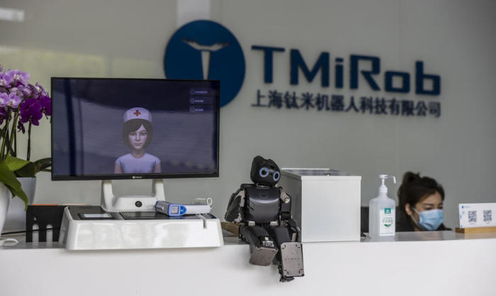 TMiRob, der intelligente Roboter für das Gesundheitswesen. Foto: epa/Alex Plavevski