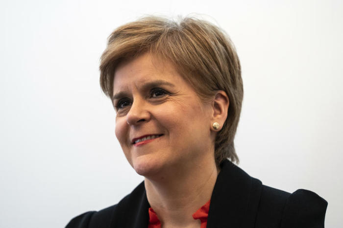 Die Erste Ministerin von Schottland und Vorsitzende der Scottish National Party (SNP), Nicola Sturgeon, spricht vor der Foreign Press Association in London. Foto: epa/Will Oliver