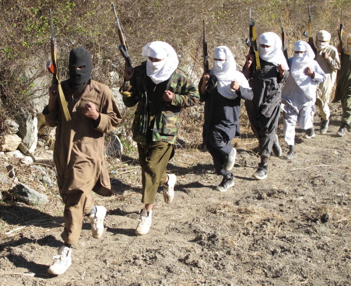  Taliban bei der militärischen Ausbildung in Pakistan. (Archivfoto). Foto: epa/Saood Rehman