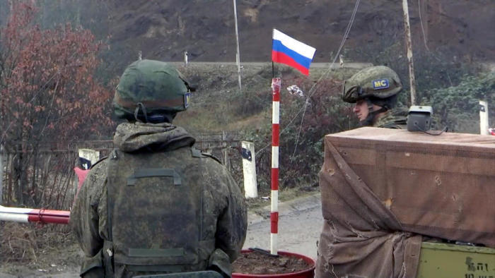 Die russischen Friedenstruppen sorgen für Sicherheit entlang des Latschin-Korridors in Berg-Karabach. Foto: epa/Russisches Verteidigungsministerium