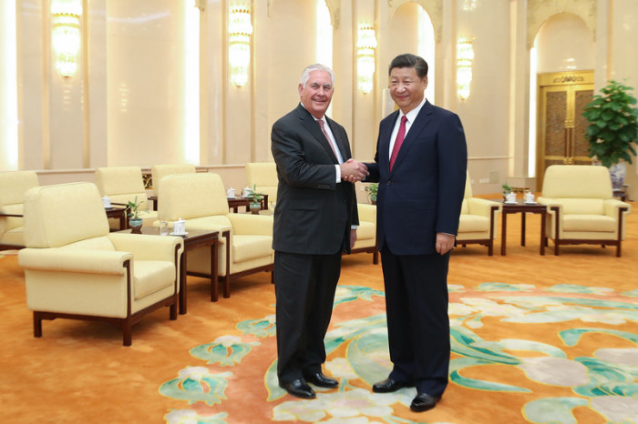  Außenminister Rex Tillerson (l.) und Chinas Staatschef Xi Jinping (r.). Foto: epa/Lintao Zhang